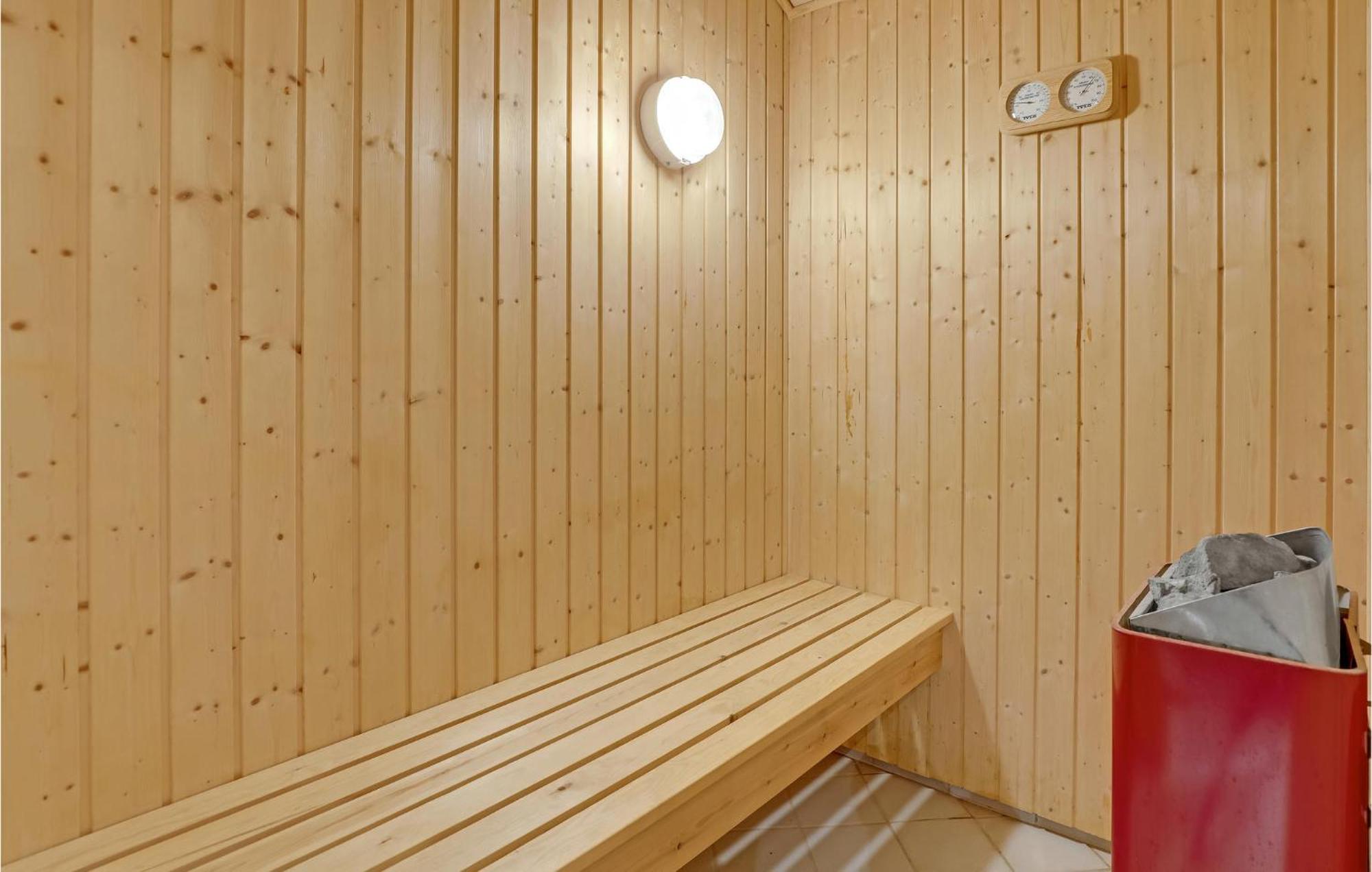 Awesome Home In Nexo With Sauna Snogebæk Екстериор снимка