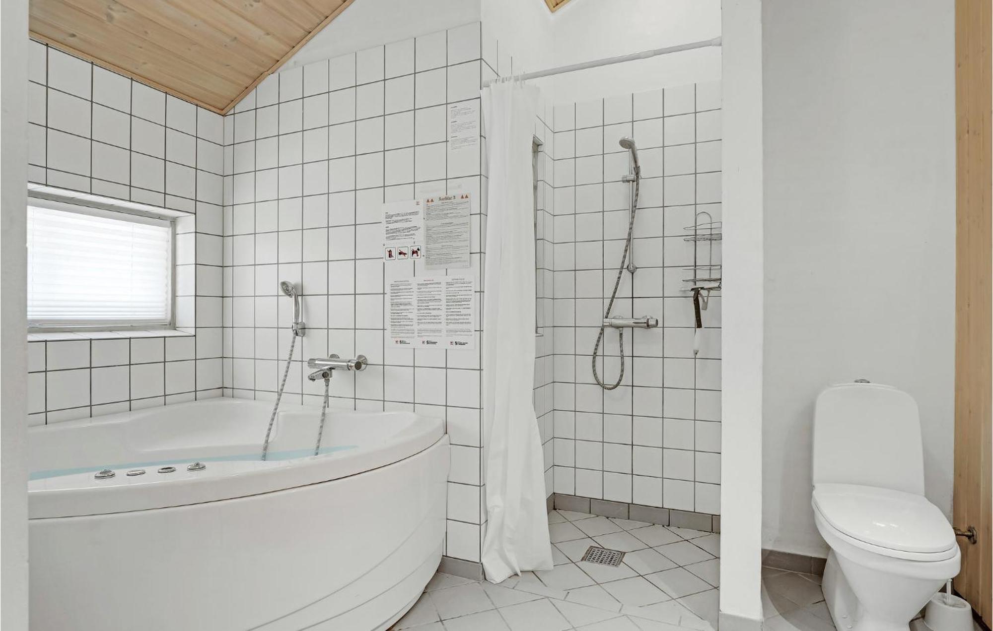 Awesome Home In Nexo With Sauna Snogebæk Екстериор снимка